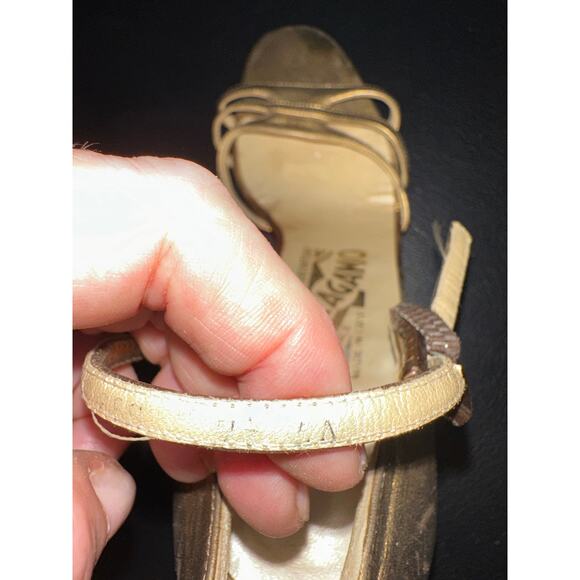 VINTAGE FERRAGAMO GOLD METALLIC LEATHER WEDGE HEELS RHINESTONE BUCKLE 7.5N - Picture 6 of 14